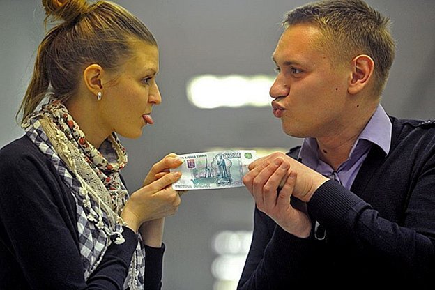 Кто и сколько должен вносить в семейный бюджет?