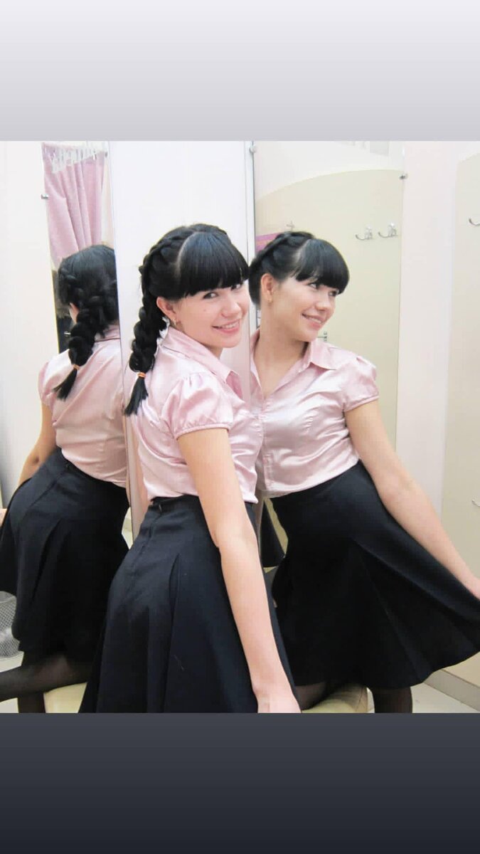 Это наша форма была, розовые блузки и тёмный низ 😁