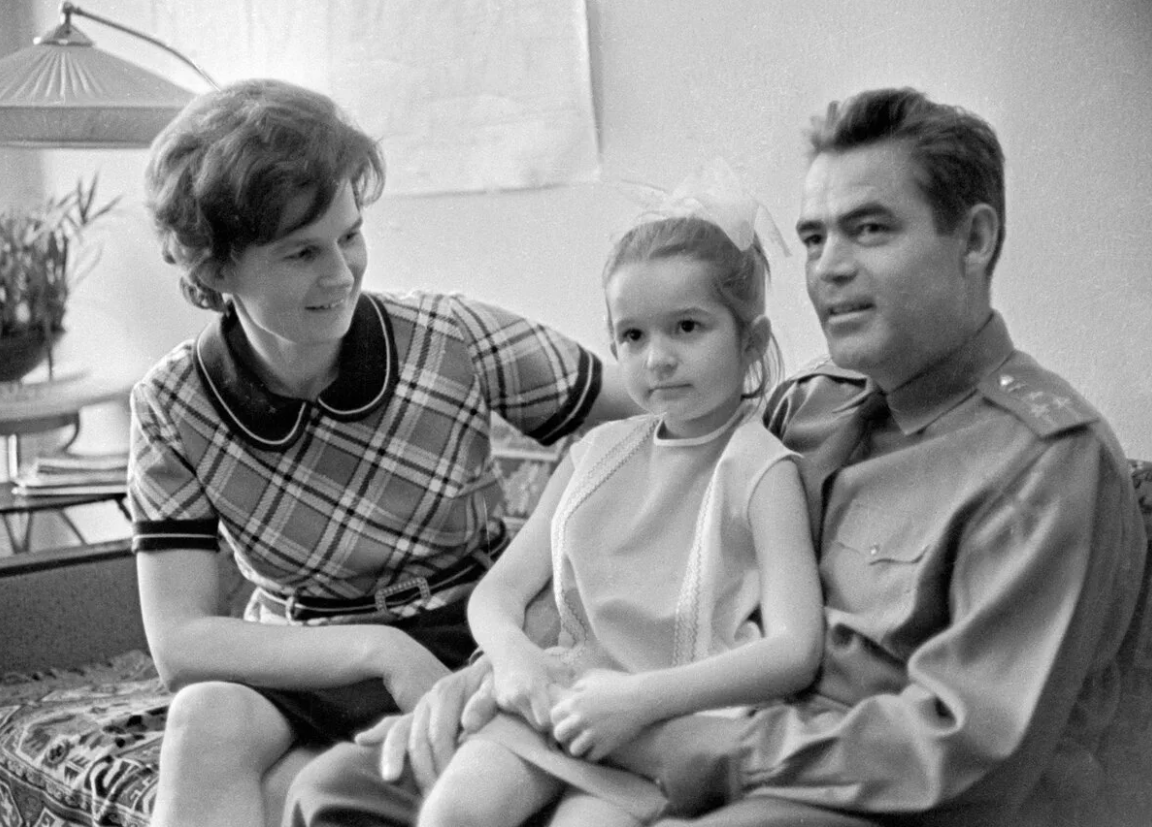 Единственная дочь первой в мире женщины-космонавта : как сложилась её жизнь, и почему о ней ходили странные слухи