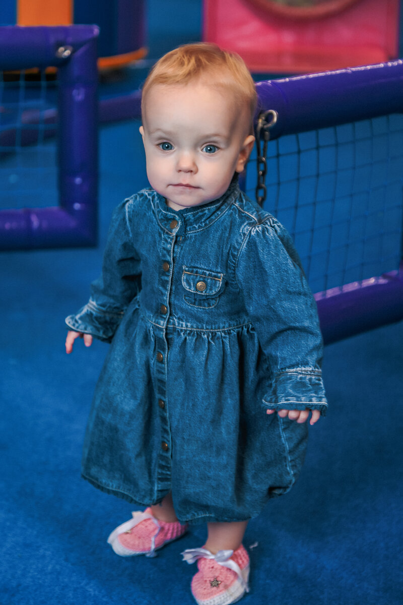 Оставлять младенца одного – одна из ошибок, которая приводит к нарушению следования 