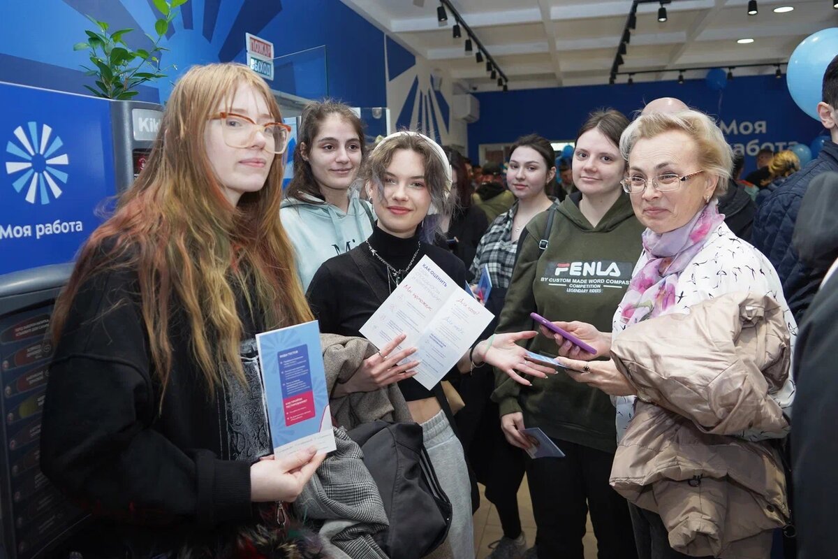 МОСКВИЧКА ПОДЕЛИЛАСЬ ИСТОРИЕЙ УСПЕШНОГО ТРУДОУСТРОЙСТВА НА ВСЕРОССИЙСКОЙ  ЯРМАРКЕ | Моя карьера | Дзен