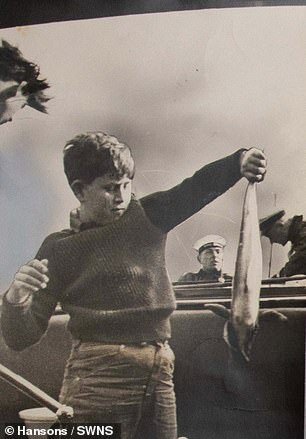    Редкие фото Елизаветы II и детские рисунки Карла III выставили на аукцион (фото 3)