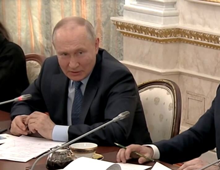 Путин отвечает на вопрос про «красные линии» (кадр видео)