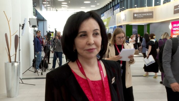 Фото: правительство Приморья. Первый вице-губернатор Вера Щербина итогами первого дня ПМЭФ довольна    