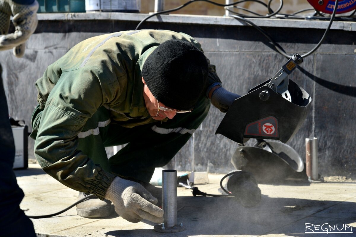    Сварщик Юлия Карнаева © ИА REGNUM