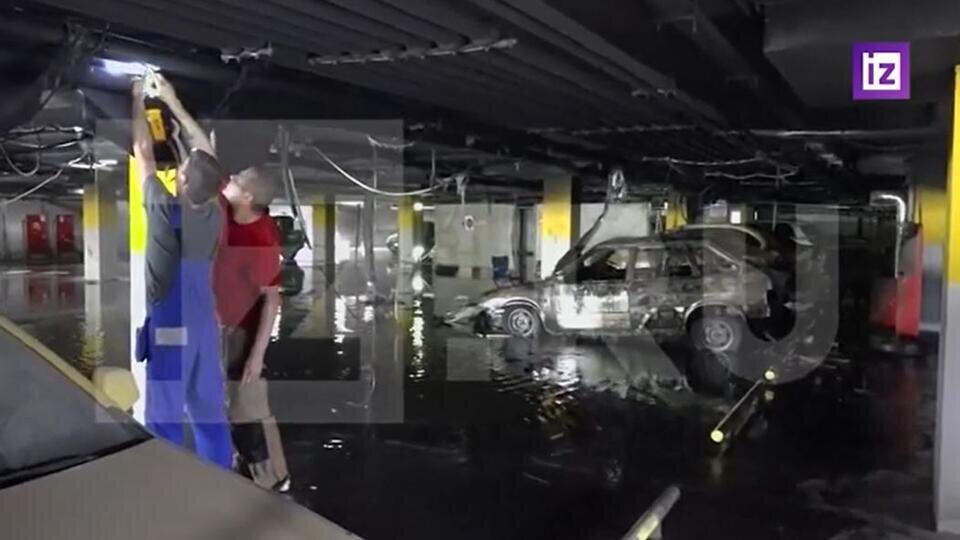     Нерабочие гидранты: почему авто в ТЦ в Видном сгорело дотла скриншот из видео