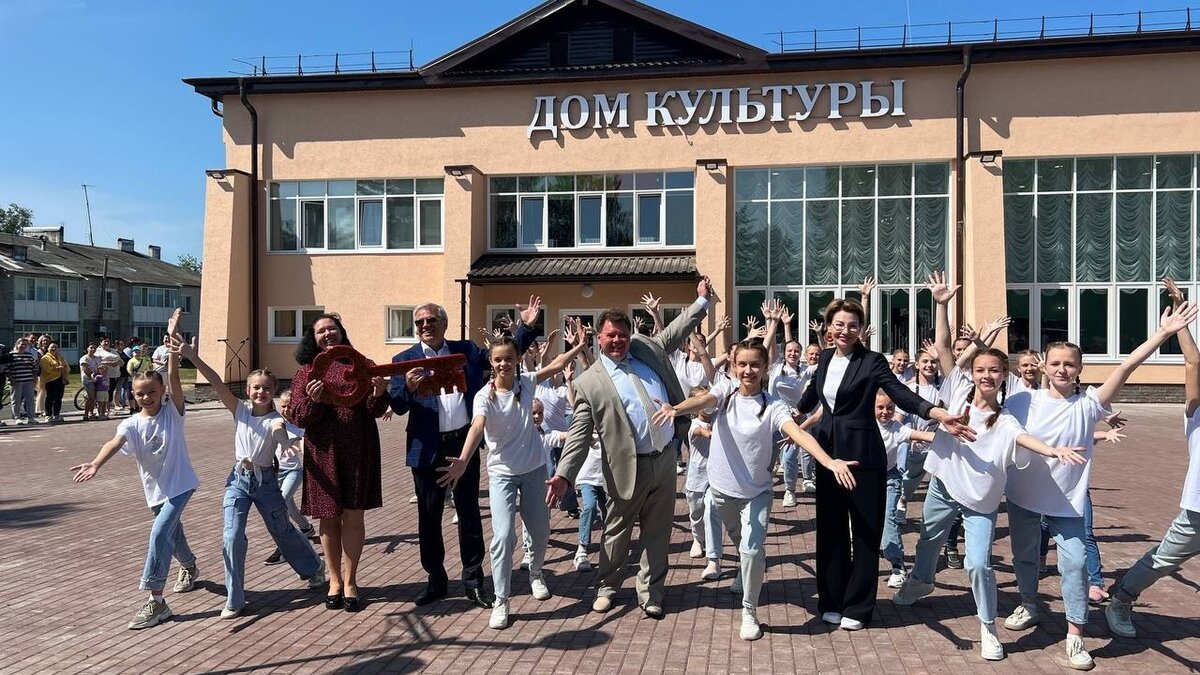     Жители деревни Малое Зиновьево могут вновь посещать местный Дом культуры после окончания ремонтных работ. Об этом информирует региональный минкульт.