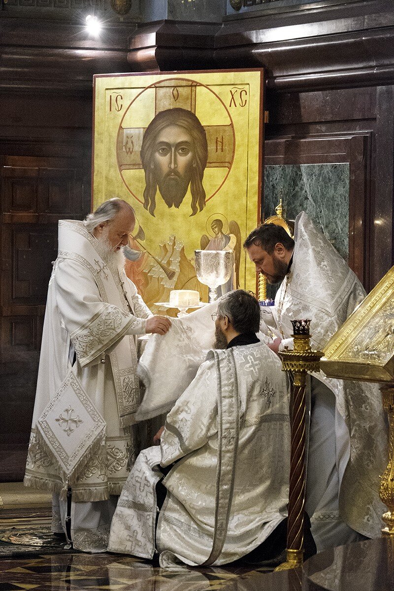 Иисус Христос Владыка всего мира и всего живого в нем! Источник:https://foto.patriarchia.ru/news/patriarshee-sluzhenie-v-velikuyu-subbotu-v-khrame-khrista-spasitelya/
