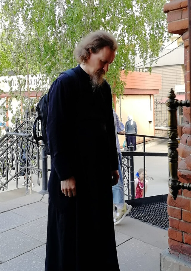 Кажется фото с собора Александра Невского в Новосибирске? Там как раз антисектанский отдел митрополии