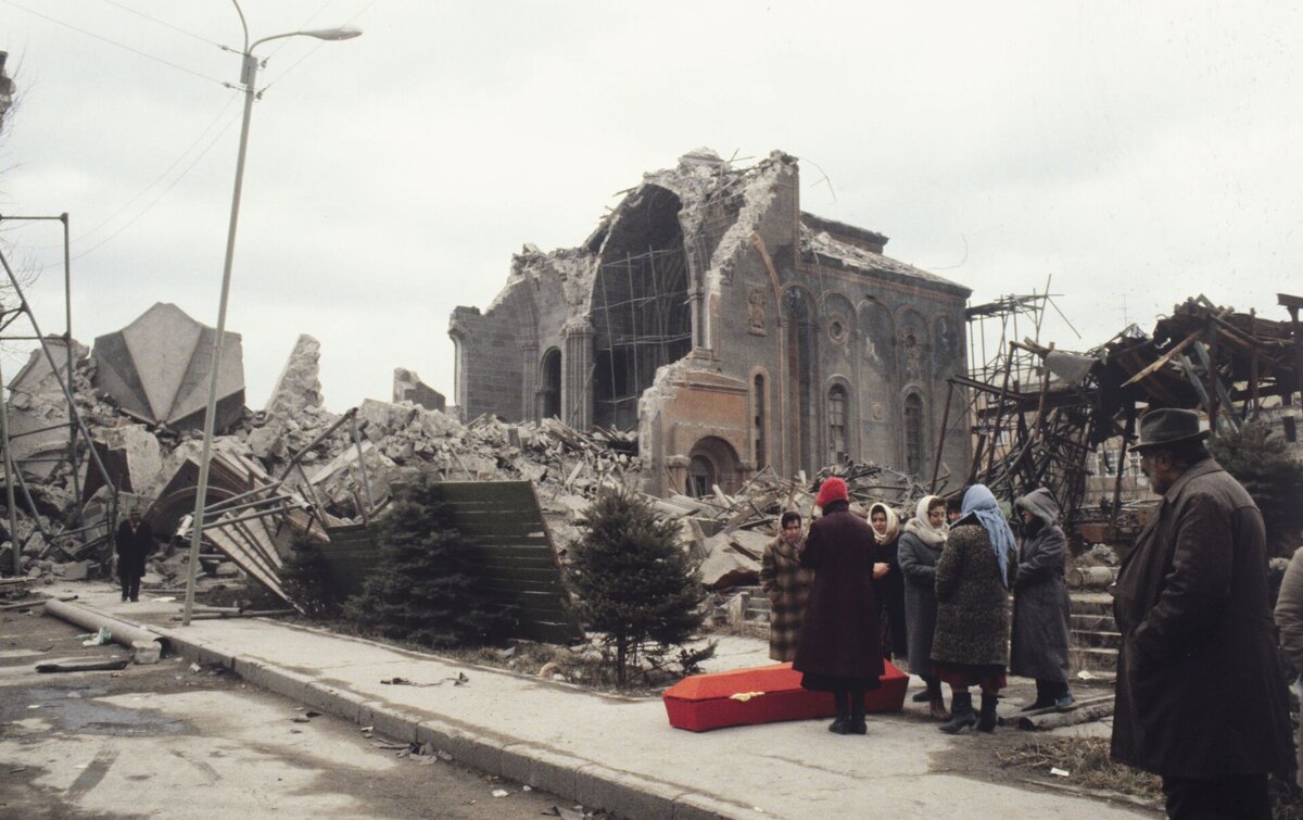 Лениноканск. Ленинакан землетрясение 1988. Землетрясение в Армении 1988 Ленинакан. Землетрясение в Армении в 1988. Спитак и Ленинакан землетрясение.