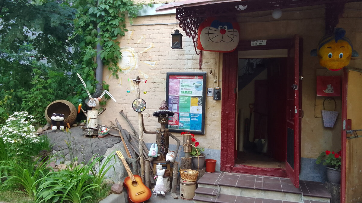 Да что вы знаете о том, как украшать вход в подъезд))