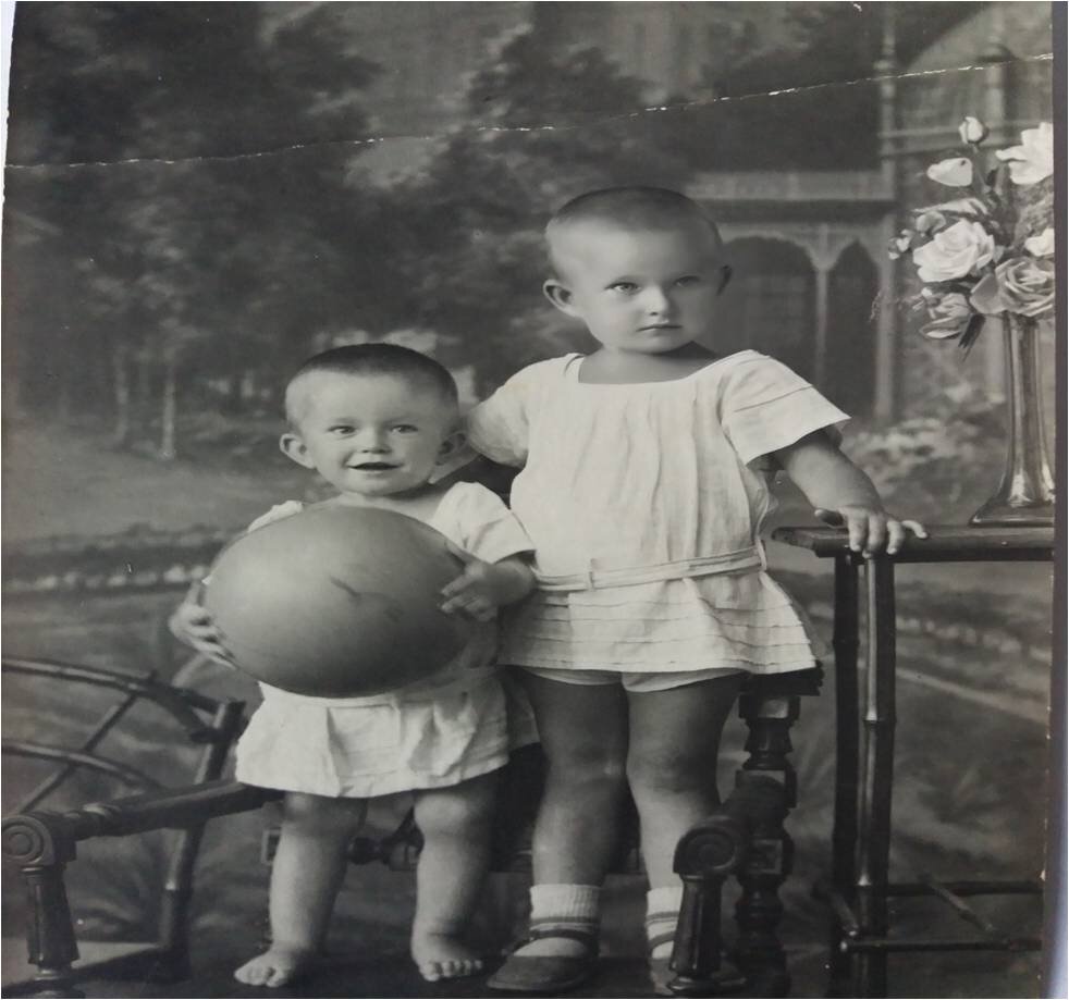 Трещевский Игорь Владимирович с братом Олегом (фото из семейного архива)