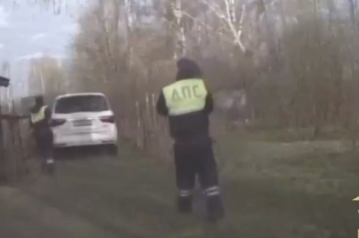    Угнанную в Подмосковье иномарку стоимостью 5 млн рублей нашли под Тверью