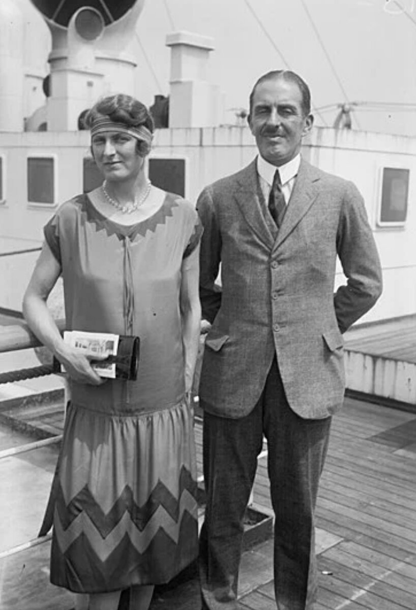 Сэр Делвес Бротон и его первая жена Вера, 1925 год