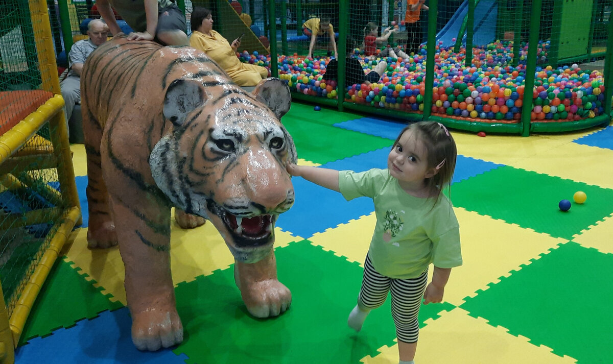 Наш выбор - ходить до обеда. Там меньше людей. 