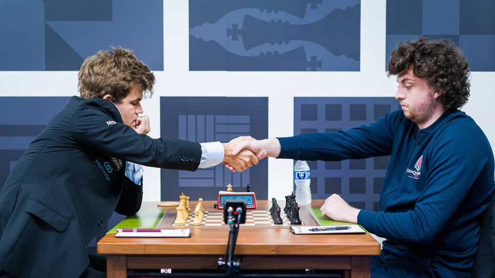 Фото: Lennart Ootes / Grand Chess Tour📷Ханс Ниманн (справа) считает, что Магнус Карлсен фактически разрушил его спортивную карьеру, обвинив в читерстве