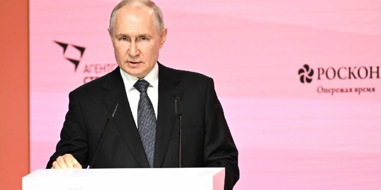 Фото: МИА «Россия сегодня» / с сайта Кремля (http://static.kremlin.ru/media/events/photos/big2x/awxusoWgJcyTE0O0LAiMwAfAaJTUZ4Z8.jpg)