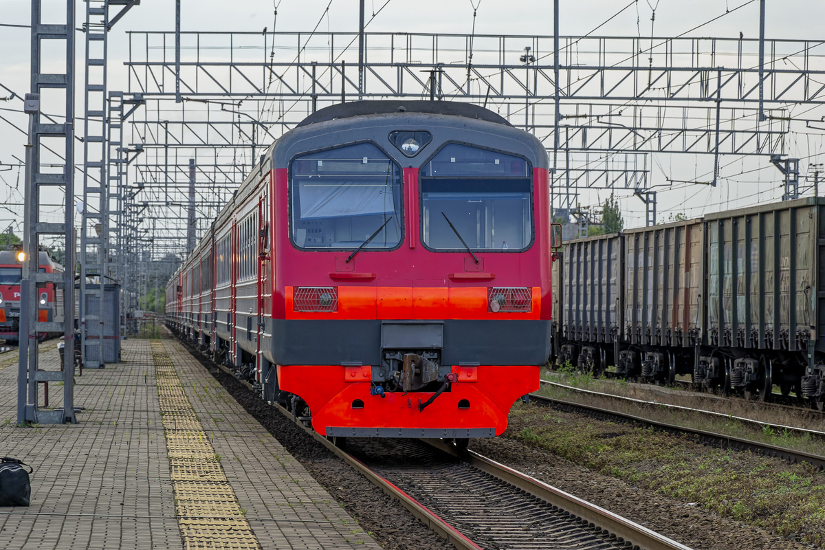 ЭД4М-0045 и ЭД4М-0044 при транспортировке в Донбасс, источник фото https://railgallery.ru/photo/216044/?vid=32134, автор Манкевич Н.Д 