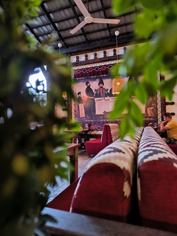 "Старик Хинкалыч". Заведение красивое, колоритное, но... есть и по-вкуснее))