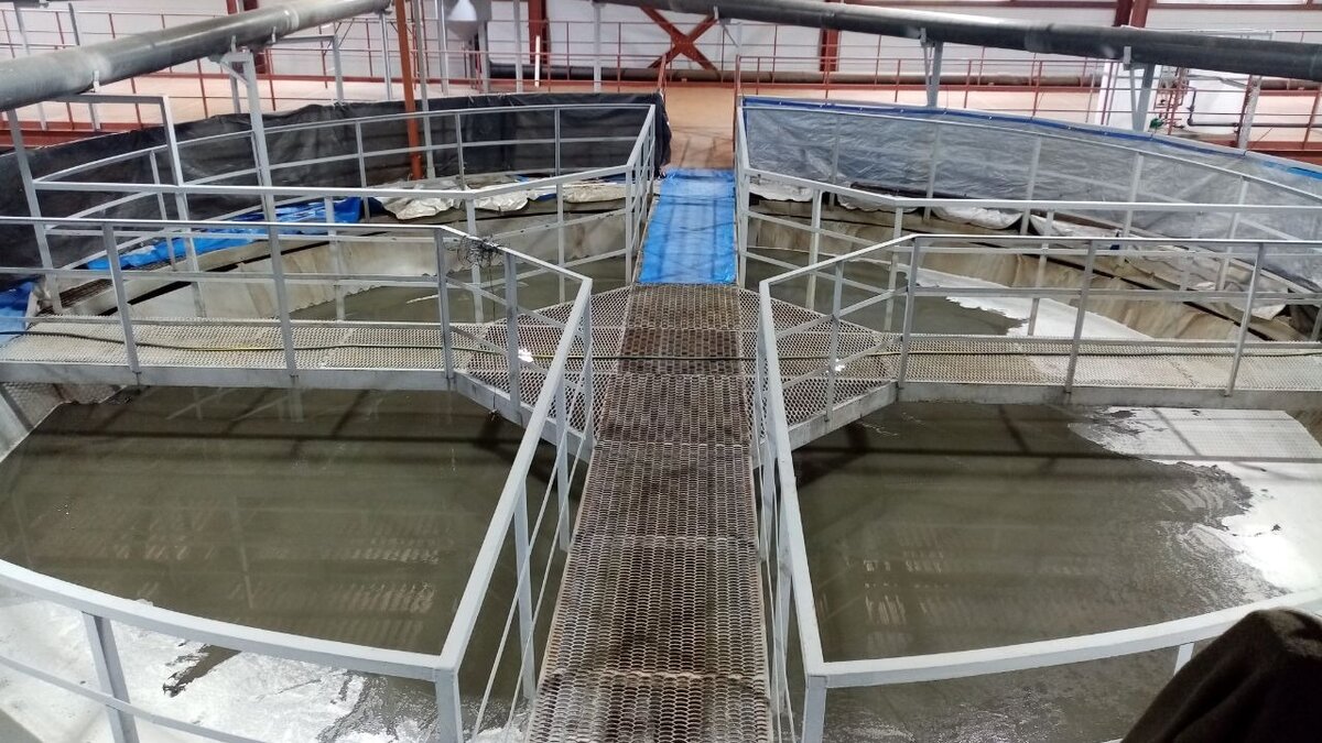     В Можге запустили новые очистные сооружения мощностью 8 тысяч кубометров стоков ежесуточно. Таков итог более чем десятилетних судебных тяжб и межведомственных препирательств, в которые оказались втянуты региональная прокуратура, муниципалитет, правительство Удмуртии и даже минстрой России.