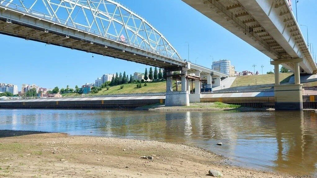     Пока в Тюмени на Лесобазе пенсионеры дерутся с молодежью, на городской набережной старшее поколение сражается в танцевальных баттлах с юными жителями областной столицы.