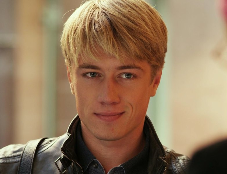 Актер Дата и место рождения: 11 ноября 1989 (33 года), Алушта, СССР 
Рост: 1.89 м