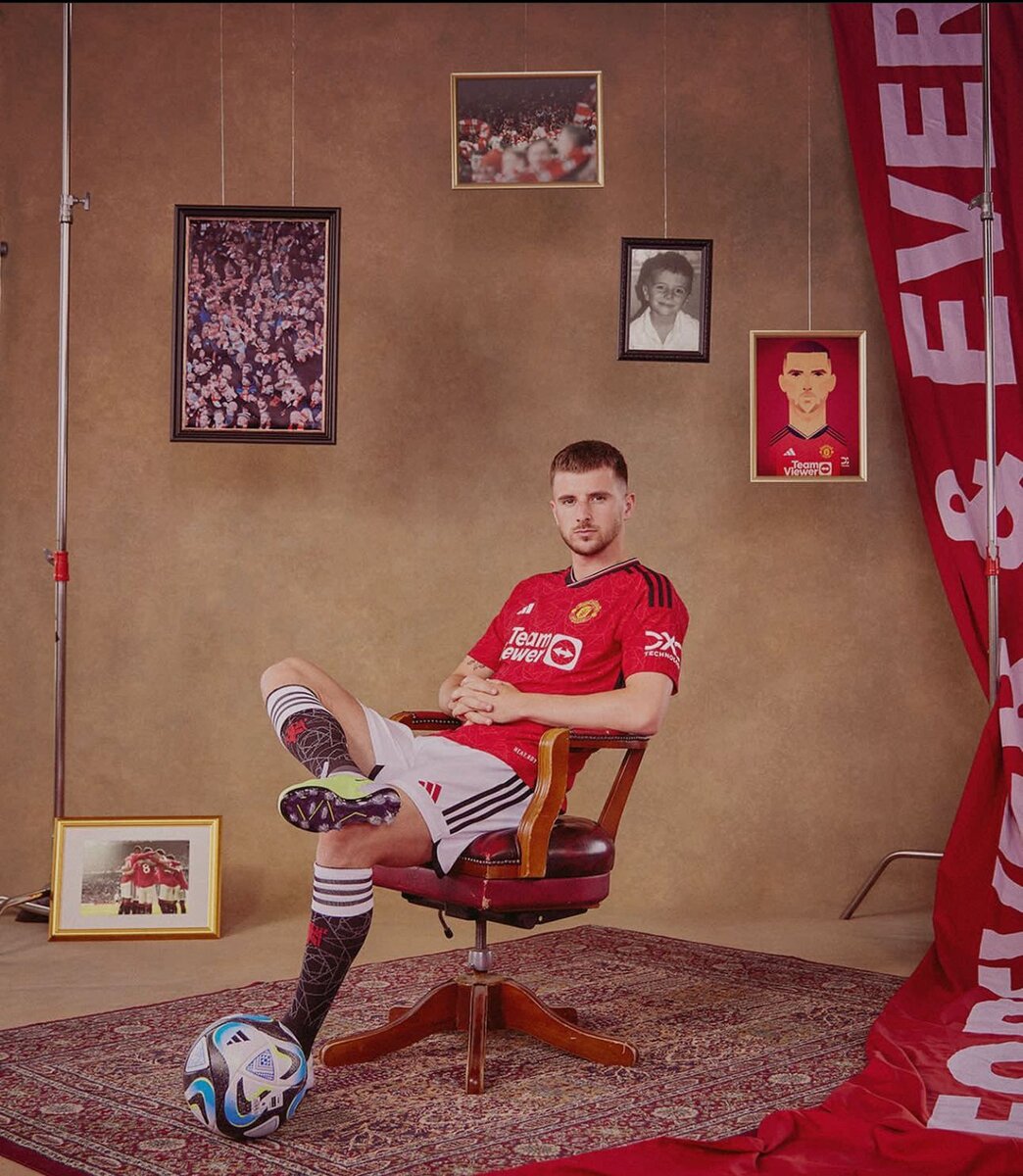 Маунт впервые одевает футболку МЮ