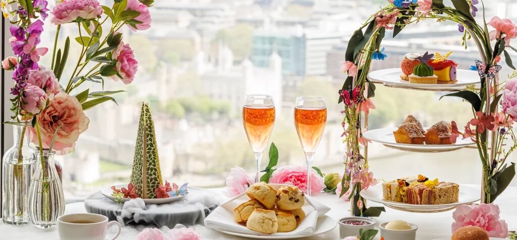 Очень все радостно и цветочно. Это в Лондоне.