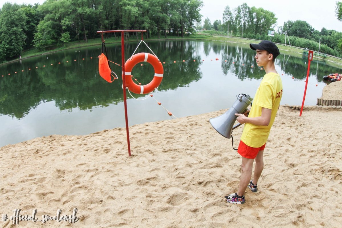    Пляжи, обычно заполненные людьми, непривычно пустынны.