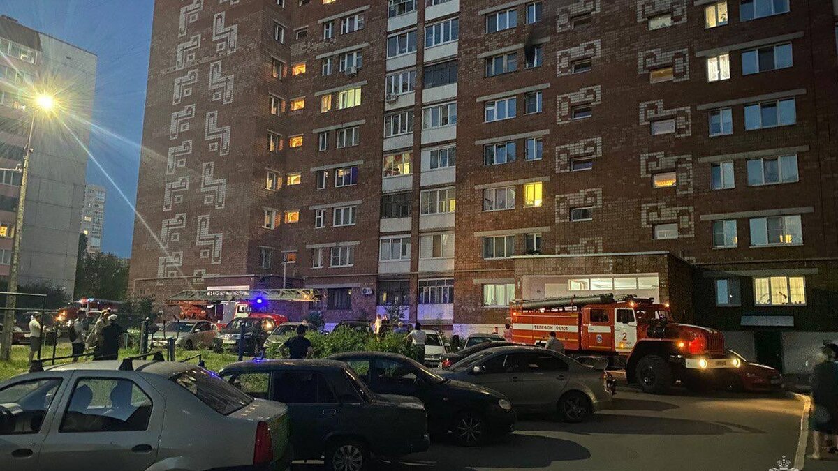     Вечером 5 июля произошел пожар в трехкомнатной квартире многоэтажного дома на улице Тимирязева в Ижевске.