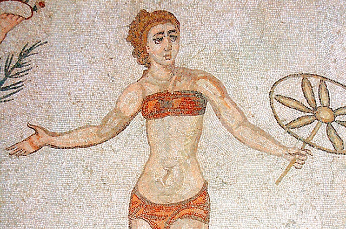    Девушка, показавшая голую грудь водителю в Петербурге, оказалась врачом