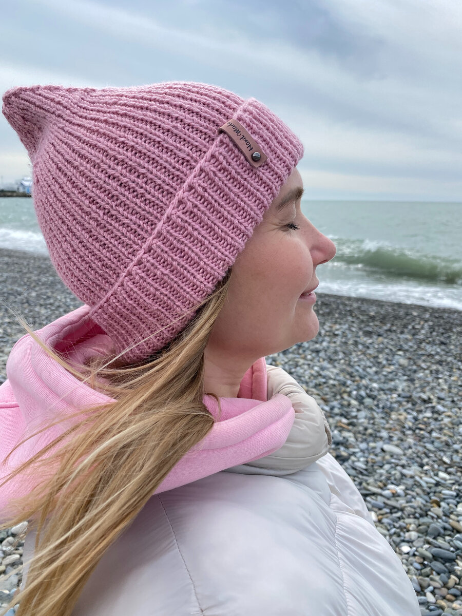 Знаете, что я в последнее время заметила. Наблюдая за людьми я вывела некую закономерность в жизни в современное время. Я не раз писала, что энергия меняется у нас. И выбивает больше всех тех, кто сопротивляется этому. Как это происходит? Сейчас энергия переходит на высокий уровень, уровень, когда самоощущение, чувствования, понимания, наблюдения, благодарность, Вера имеет значительное место в жизни. И вот кто этому сопротивляется, тех начинает Вселенная «встряхивать». Причём трясёт она по-земному: т.е возникает не просто неприятности, а прям серьёзные проблемы, которые заставляют человека опомниться и начать жить с новыми ощущениями. Вселенная показывает, что надо не только иметь материальные земные цели, но они должны имеет больше высокие смысли. Не знаю донесла до вас свою идею или нет. Пока мне это человеческим языком очень сложно объяснить. Но на уровне ощущений я все четко понимаю и вижу. И вот тот, кто более духовно развит и умеет общаться с Вселенной, тот будет на волне. А тот, кто думает, что только он решитель своей судьбы может с большей вероятностью получить «встряску»

