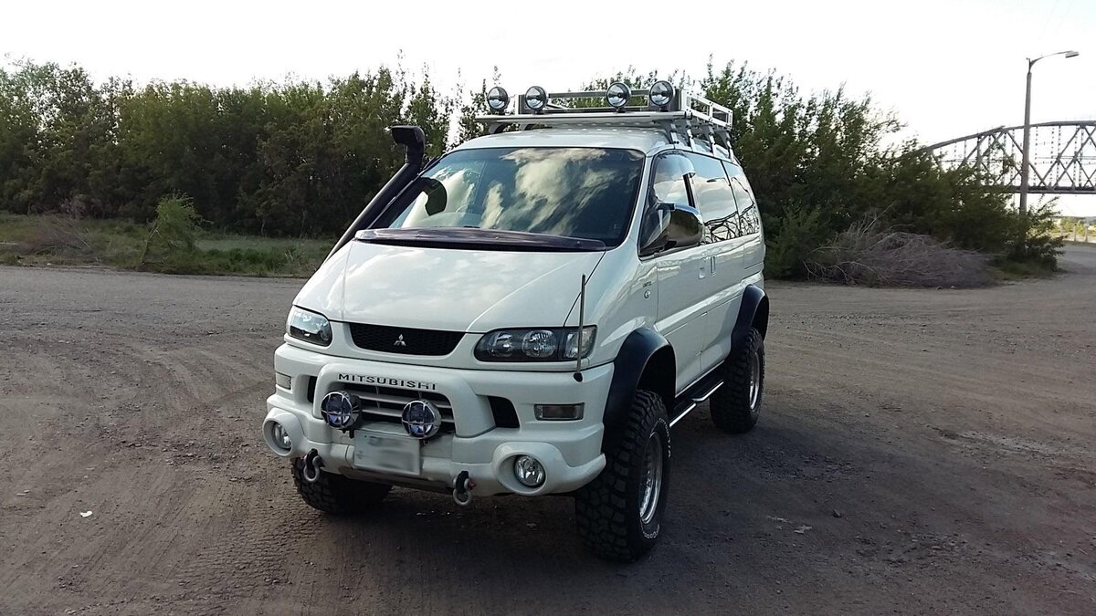 Mitsubishi Delica четвёртого поколения - 