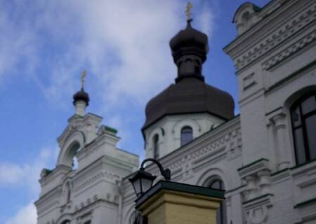    Для выселения монахов из лавры Киев мобилизует «патриотически настроенную общественность»