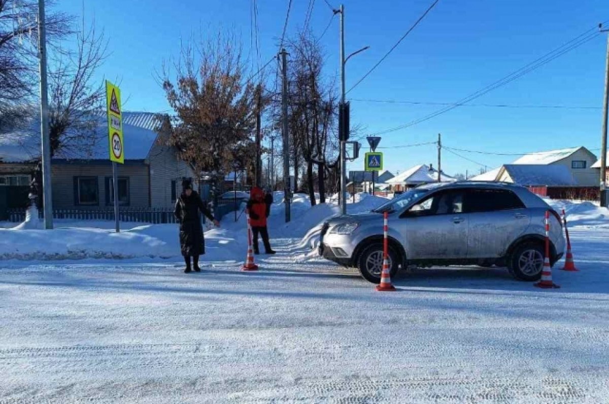    В тюменском селе водитель иномарки сбил 2 несовершеннолетних на переходе