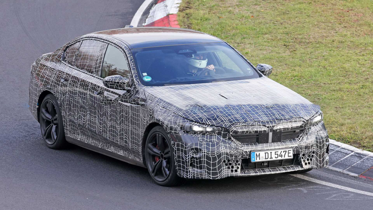 Новая пятерка 2024 года. BMW m5 2024. Новая BMW m5 2024. BMW m5 g90 2024. Новая БМВ м5 2023.