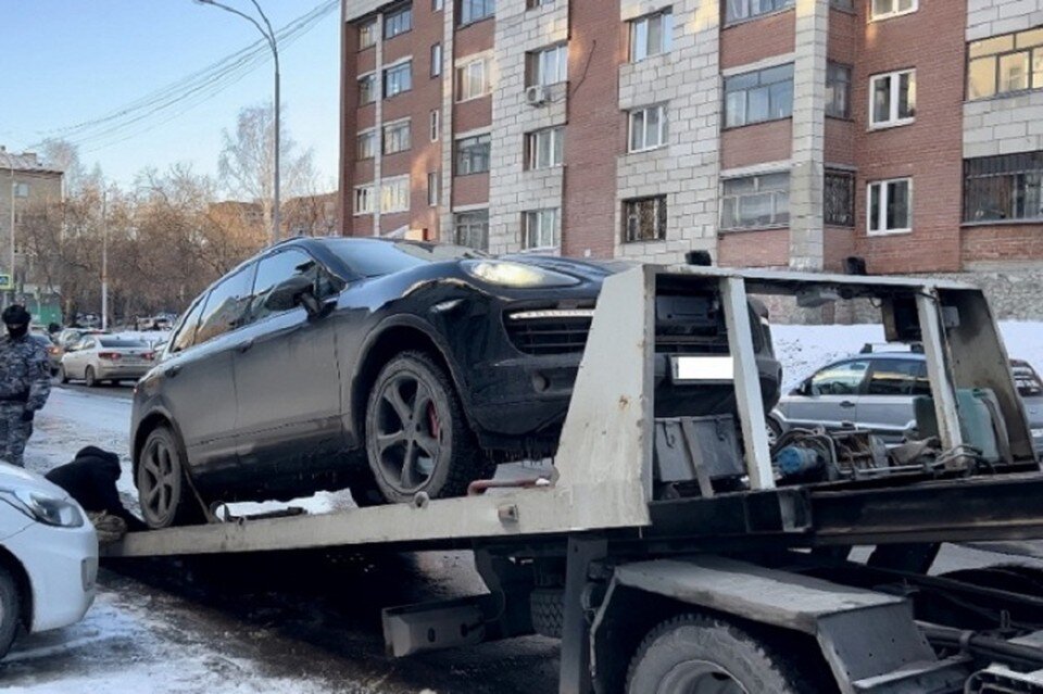     Машину должника арестовали Фото: ГИБДД Екатеринбурга