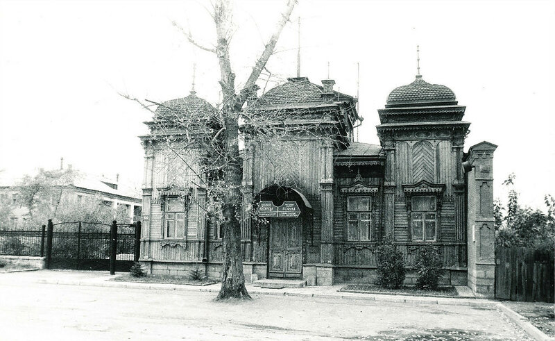 Источник: Яндекс, Дом Юдиной, 1993 г