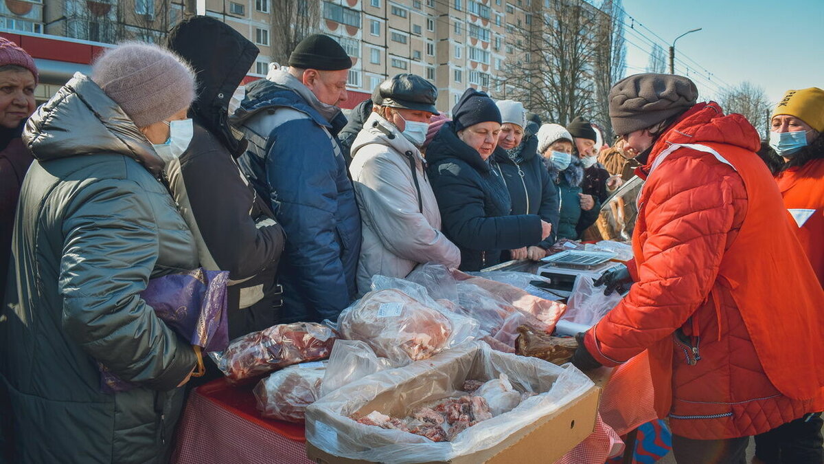     В Азове состоится продовольственная ярмарка, цены на которой будут ниже рыночных, сообщили в правительстве региона.