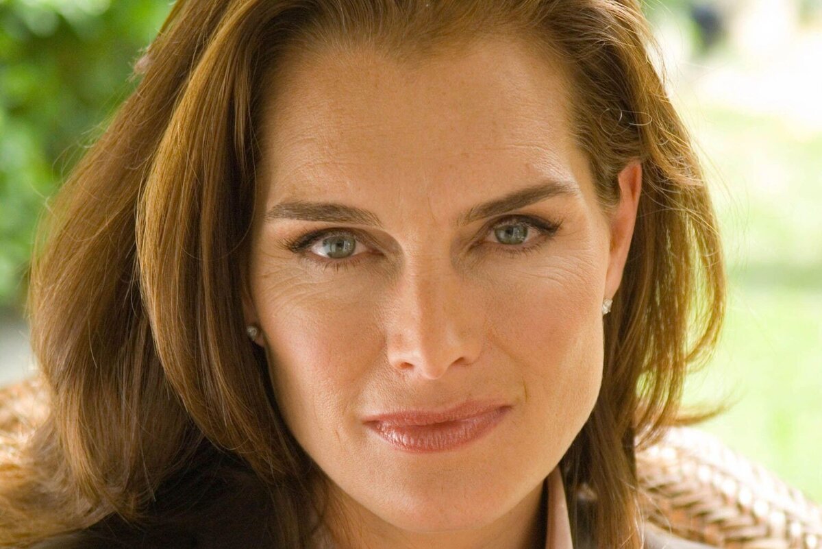     «Я винила себя! Почему я поднялась к нему?»: Брук Шилдс рассказала, как ее изнасиловал голливудский директор