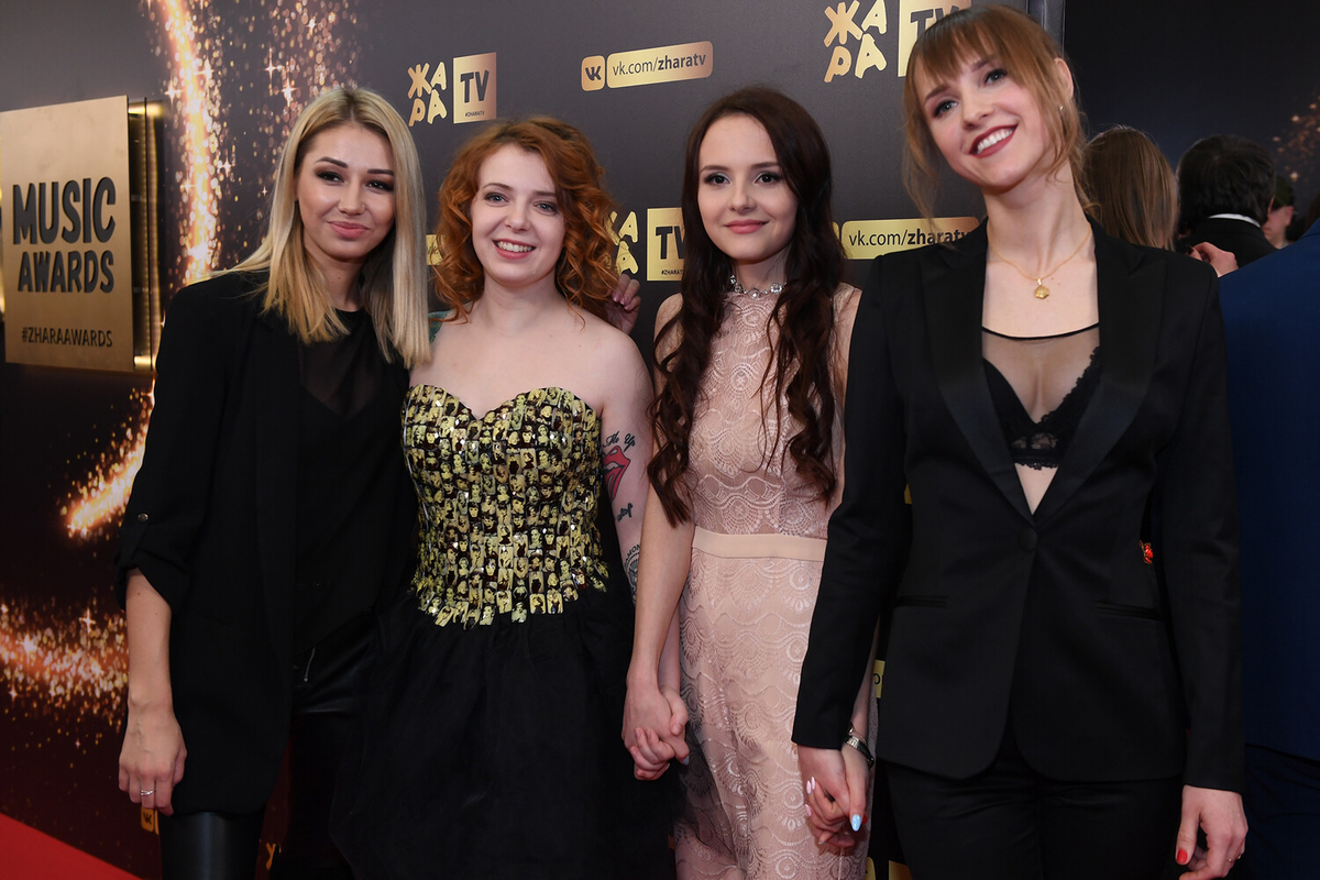 Слева направо: участницы группы «Ранетки» Лера (Валерия Козлова), Женя (Евгения Огурцова), Нюта (Анна Байдавлетова) и Лена (Елена Третьякова) / Фото: Екатерина Чеснокова/РИА Новости