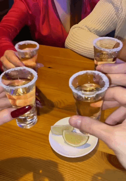 Текила Sauza Gold - 400руб за шот.