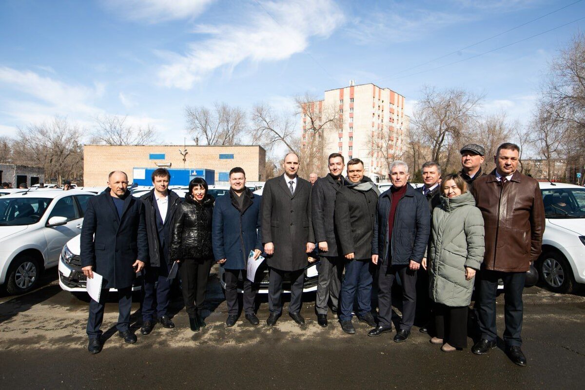 📷    Денис Паслер вручил главврачам больниц Оренбуржья ключи от автомобилей «Лада Гранта» Кристина Просвиркина
