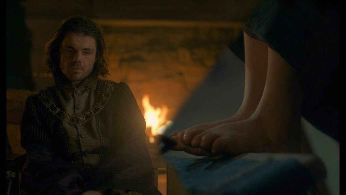 Ларис Стронг и ноги Алисент