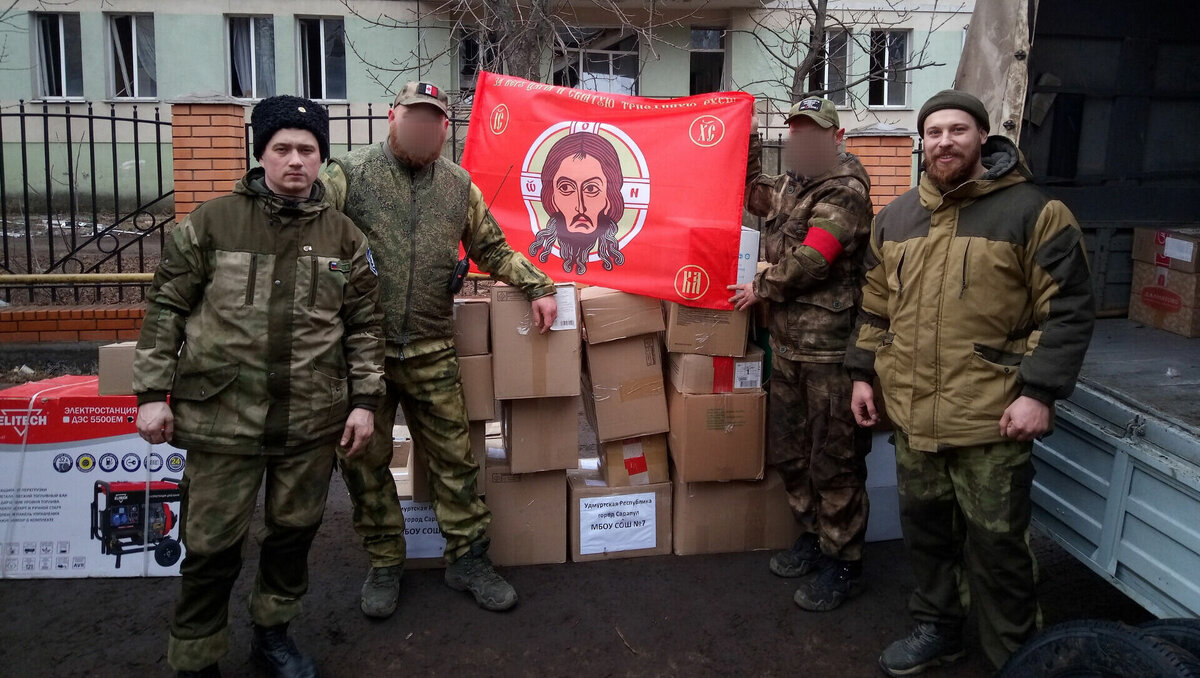     Казаки станицы Сарапульской вернулись с линии передовой спецоперации, куда доставляли 2 тонны гуманитарного груза для бойцов, собранного жителями города. Казаки рассказали корреспонденту Udm-info, что поездка выдалась «жаркой».