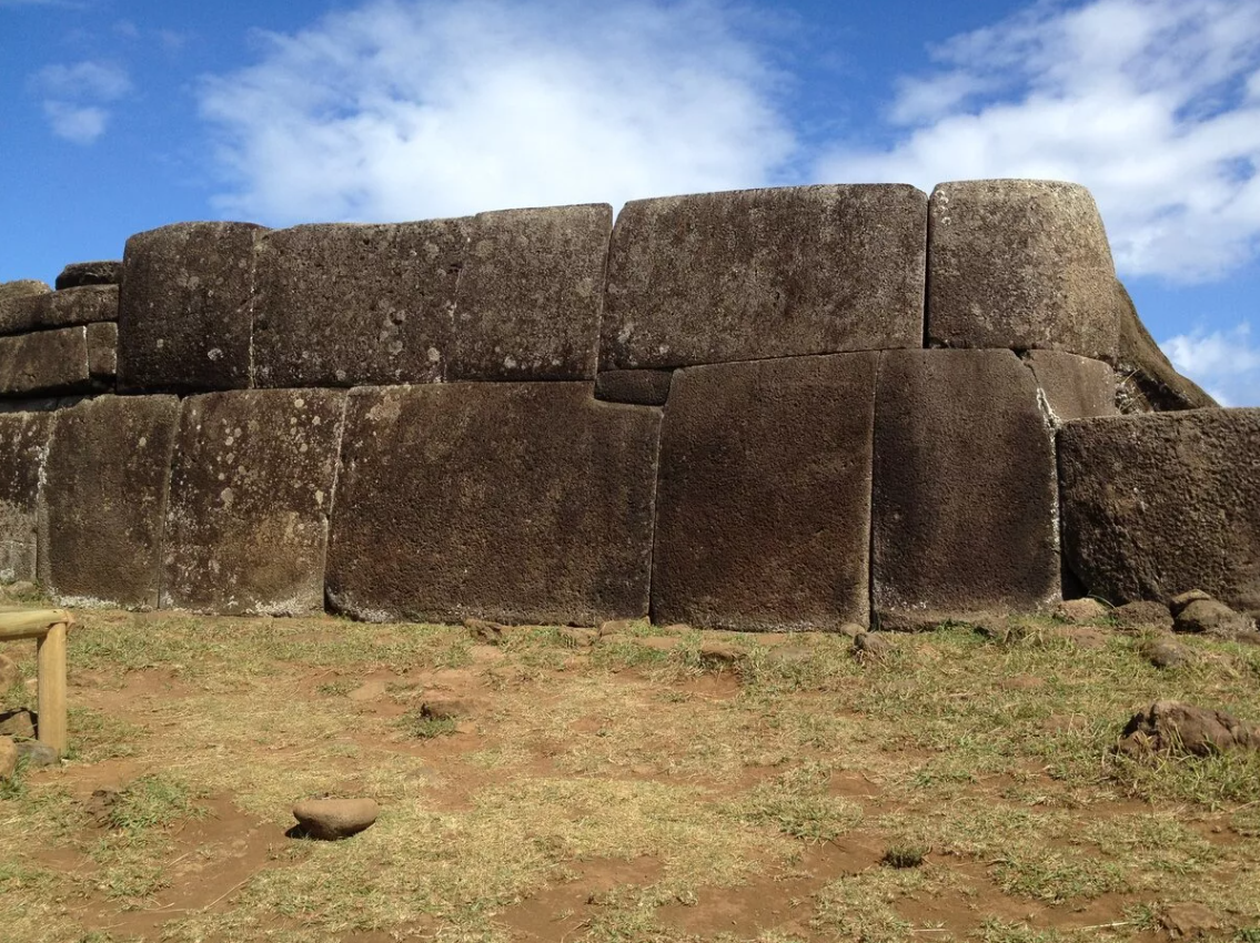 Фото: https://journeysbyjill.com/2012/03/28/nobody-knows-about-easter-island/ 