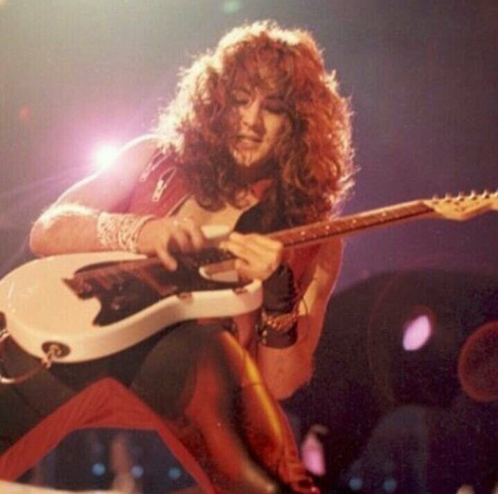 Джейк Э. Ли. Фото из открытых источников