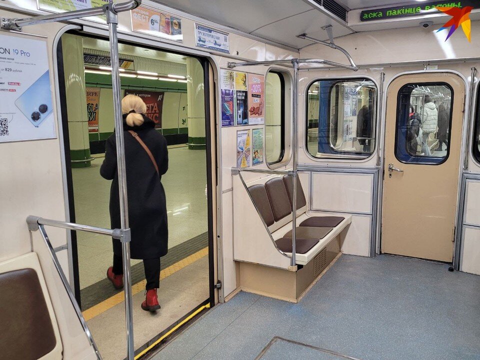     В вагонах минского метро немало предложений о работе. Фото: носит иллюстративный характер, читатель «КП».