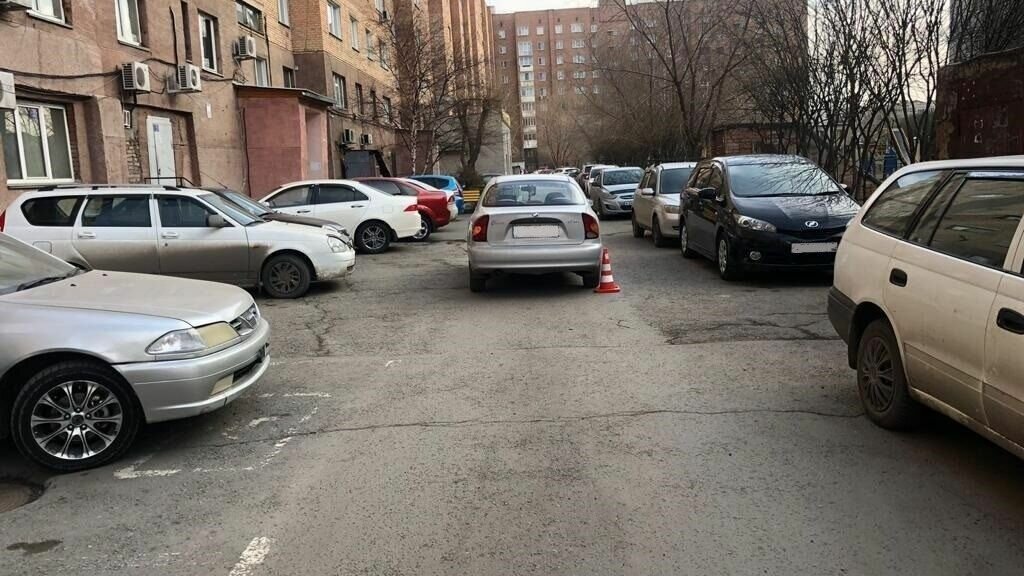     В ГИБДД рассказали подробности аварии, которая произошла в воскресенье в Абакане. Оказалось, что ребенок сам выбежал на дорогу.