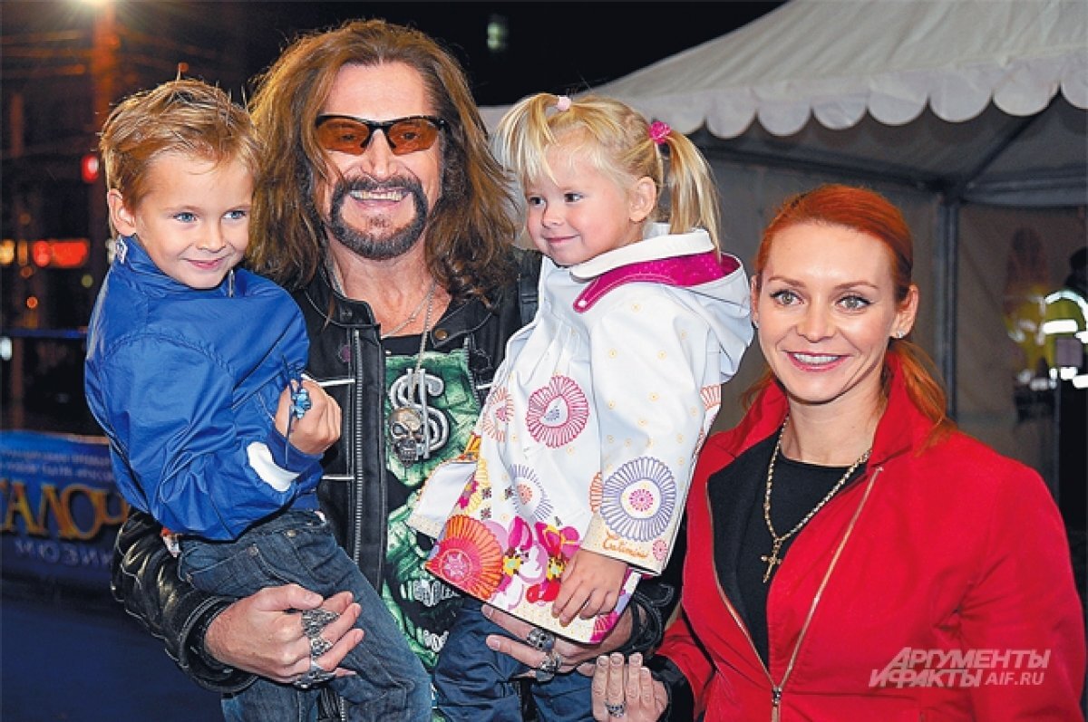    Фигуристка Марина Анисина рассказала, куда она и дети сбежали от Джигурды